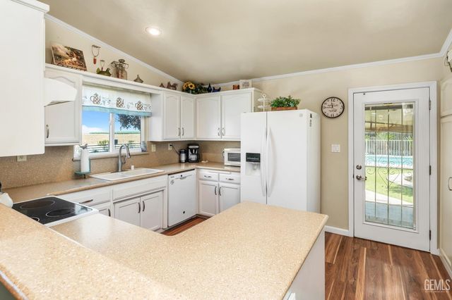 10115 Stenderup Avenue, Bakersfield, CA 93307