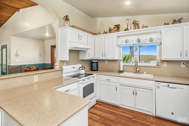 10115 Stenderup Avenue, Bakersfield, CA 93307