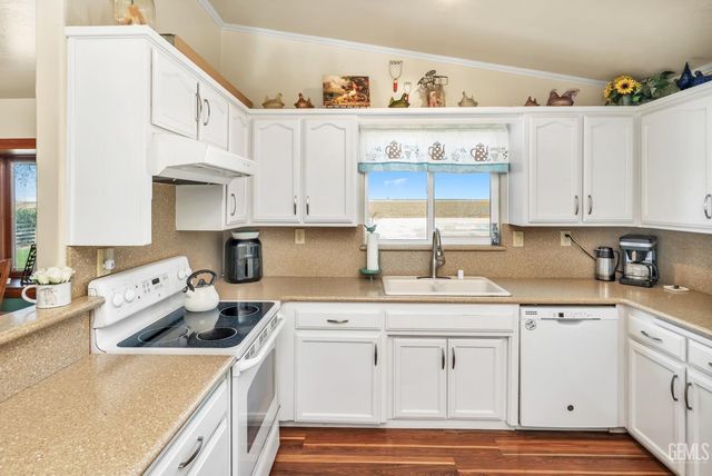 10115 Stenderup Avenue, Bakersfield, CA 93307