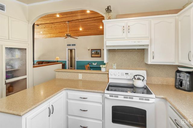 10115 Stenderup Avenue, Bakersfield, CA 93307