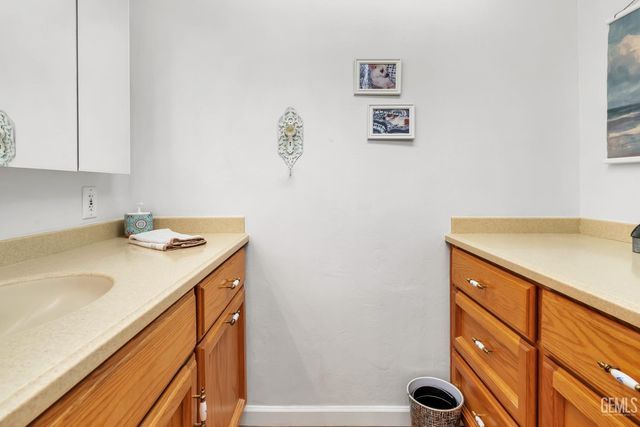 10115 Stenderup Avenue, Bakersfield, CA 93307