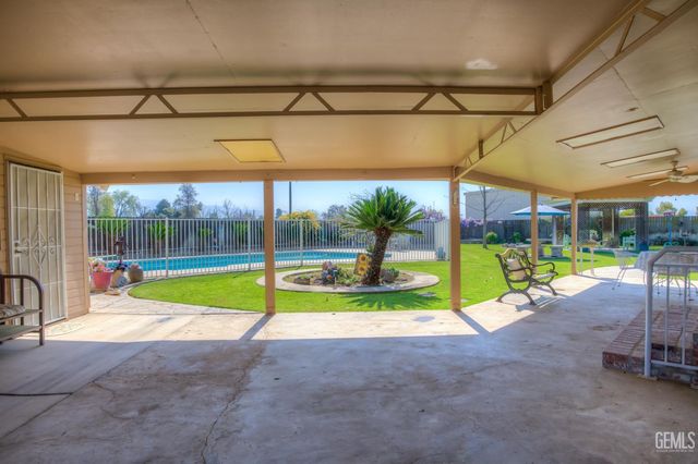 10115 Stenderup Avenue, Bakersfield, CA 93307