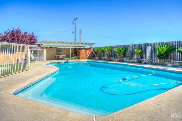 10115 Stenderup Avenue, Bakersfield, CA 93307