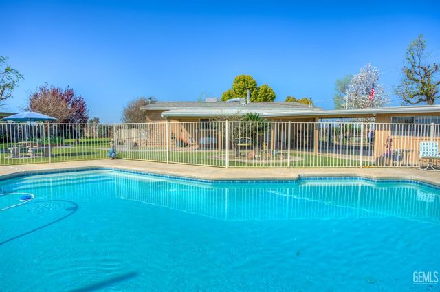 10115 Stenderup Avenue, Bakersfield, CA 93307