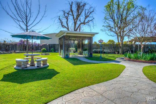 10115 Stenderup Avenue, Bakersfield, CA 93307