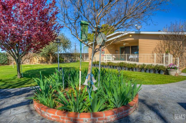 10115 Stenderup Avenue, Bakersfield, CA 93307