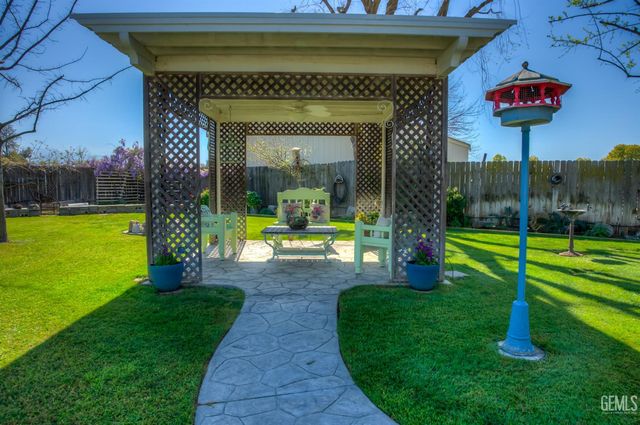 10115 Stenderup Avenue, Bakersfield, CA 93307