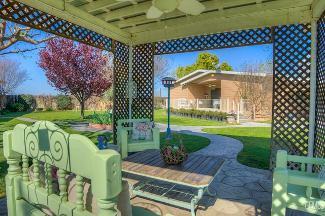 10115 Stenderup Avenue, Bakersfield, CA 93307