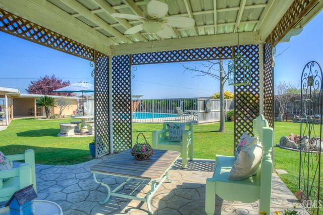 10115 Stenderup Avenue, Bakersfield, CA 93307