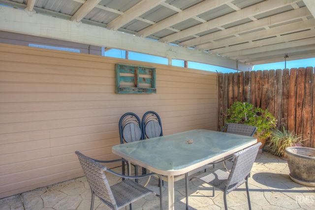 10115 Stenderup Avenue, Bakersfield, CA 93307