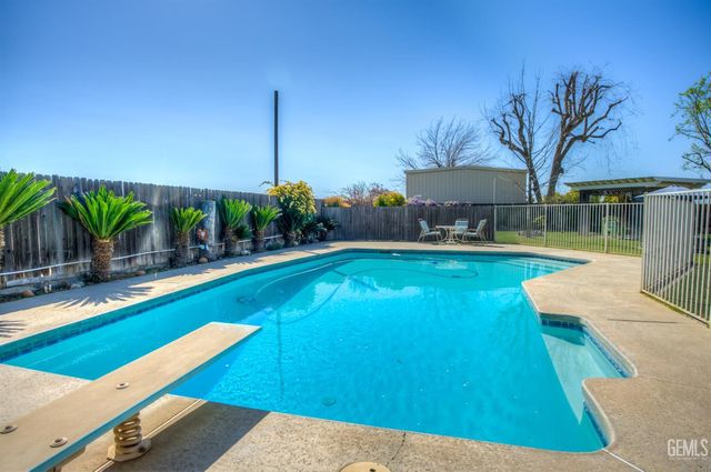 10115 Stenderup Avenue, Bakersfield, CA 93307