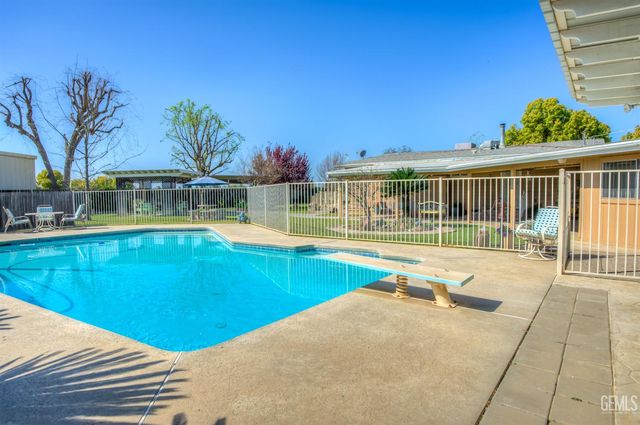 10115 Stenderup Avenue, Bakersfield, CA 93307