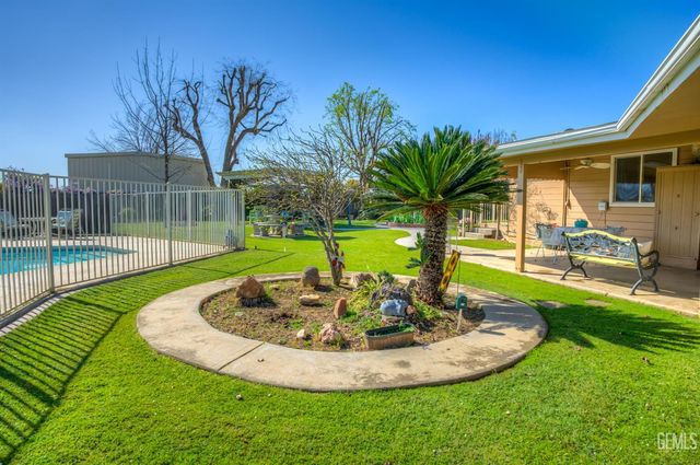 10115 Stenderup Avenue, Bakersfield, CA 93307