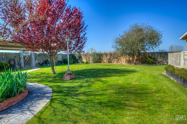 10115 Stenderup Avenue, Bakersfield, CA 93307