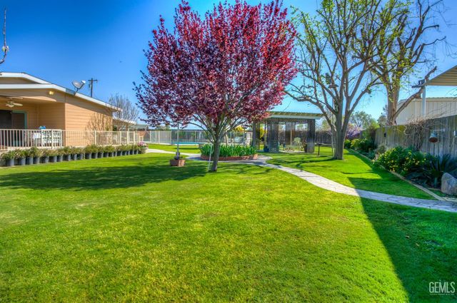 10115 Stenderup Avenue, Bakersfield, CA 93307