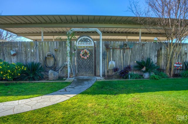 10115 Stenderup Avenue, Bakersfield, CA 93307