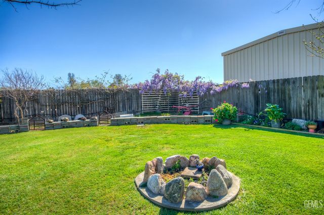 10115 Stenderup Avenue, Bakersfield, CA 93307