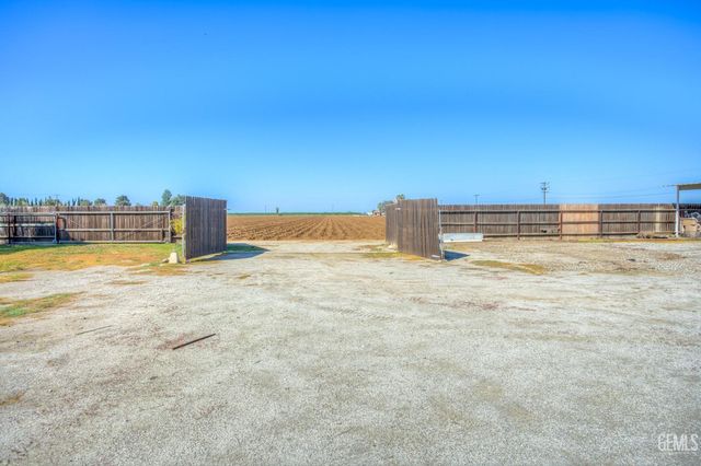 10115 Stenderup Avenue, Bakersfield, CA 93307