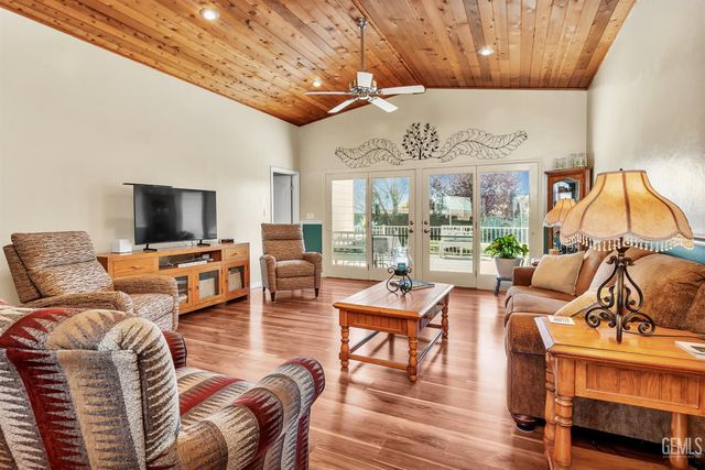 10115 Stenderup Avenue, Bakersfield, CA 93307