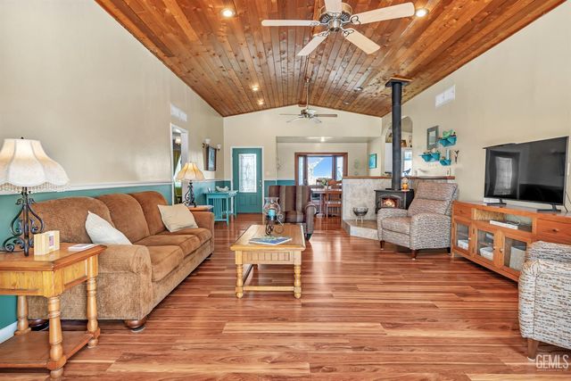 10115 Stenderup Avenue, Bakersfield, CA 93307