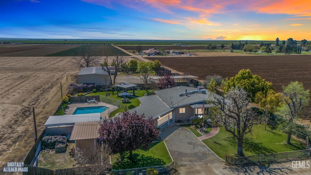 10115 Stenderup Avenue, Bakersfield, CA 93307