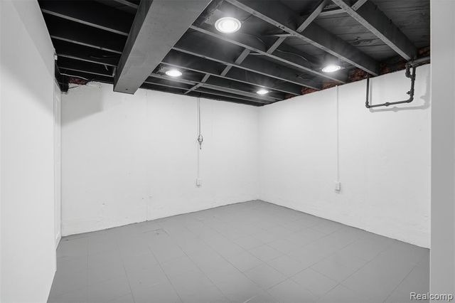 34044 Blackfoot Street, Westland, MI 48185