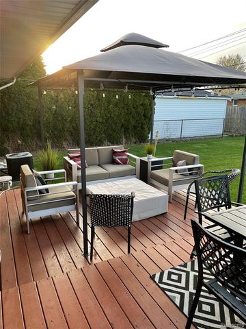 34044 Blackfoot Street, Westland, MI 48185