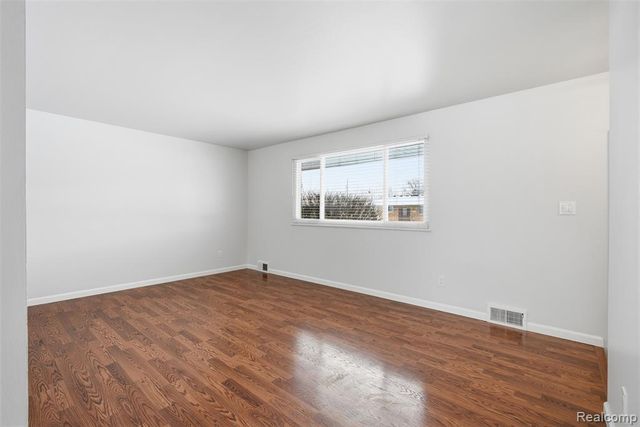 34044 Blackfoot Street, Westland, MI 48185