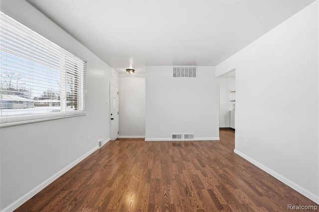 34044 Blackfoot Street, Westland, MI 48185