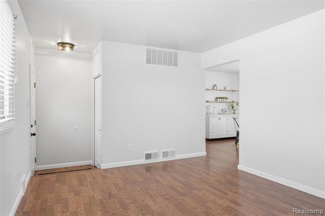 34044 Blackfoot Street, Westland, MI 48185