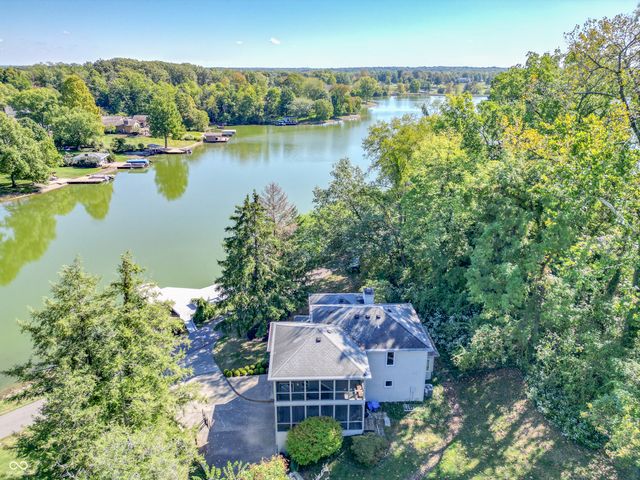 9622 W Shore Drive, Columbus, IN 47201