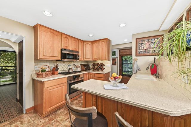 7440 Oakhill AVENUE, Wauwatosa, WI 53213