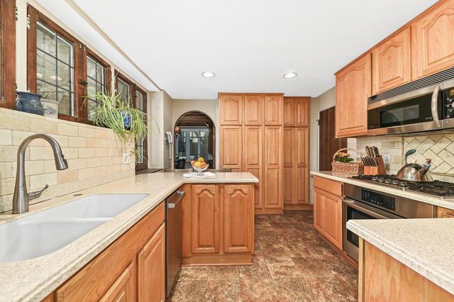 7440 Oakhill AVENUE, Wauwatosa, WI 53213