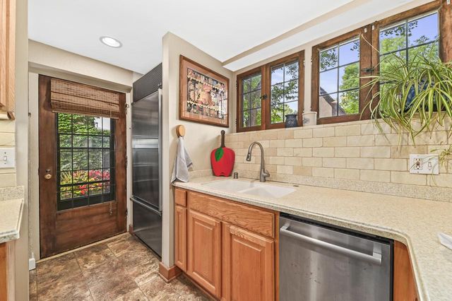 7440 Oakhill AVENUE, Wauwatosa, WI 53213
