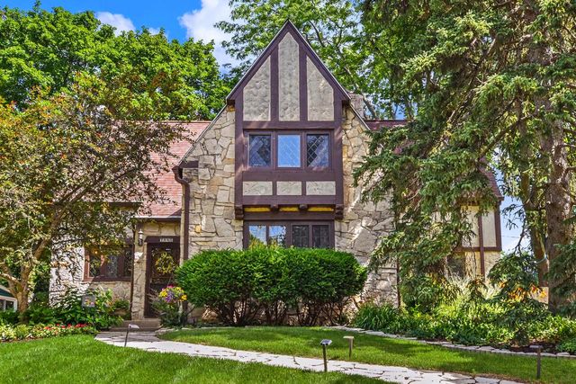 7440 Oakhill AVENUE, Wauwatosa, WI 53213