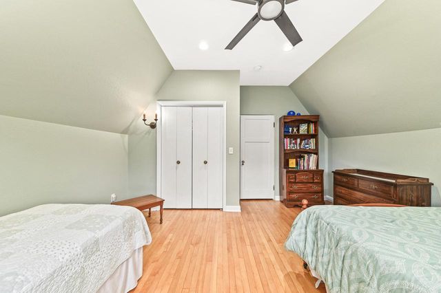7440 Oakhill AVENUE, Wauwatosa, WI 53213