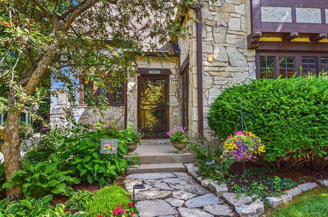 7440 Oakhill AVENUE, Wauwatosa, WI 53213