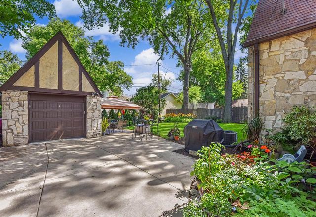 7440 Oakhill AVENUE, Wauwatosa, WI 53213
