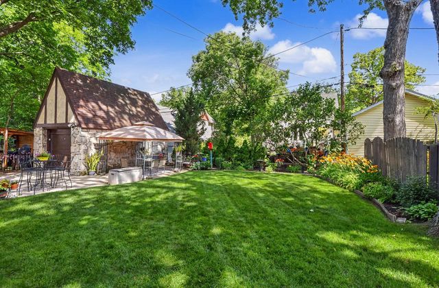 7440 Oakhill AVENUE, Wauwatosa, WI 53213
