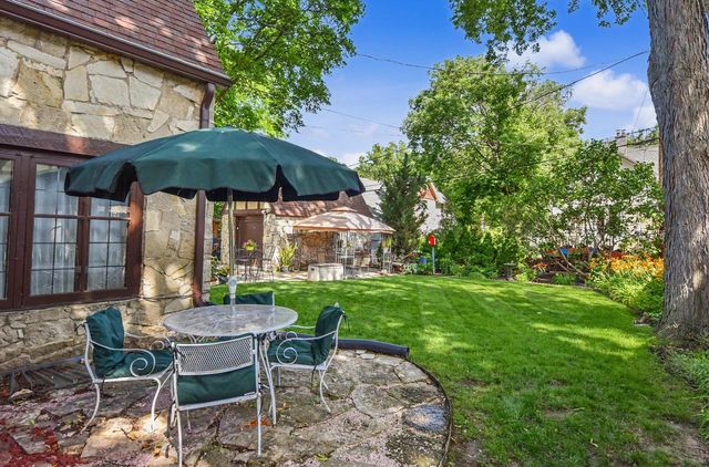 7440 Oakhill AVENUE, Wauwatosa, WI 53213