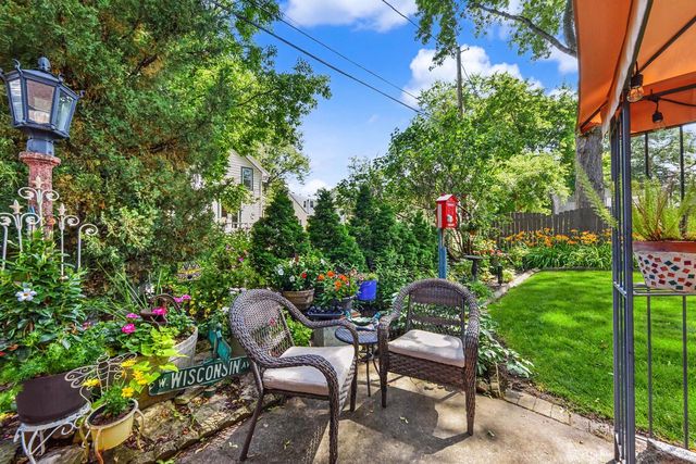7440 Oakhill AVENUE, Wauwatosa, WI 53213