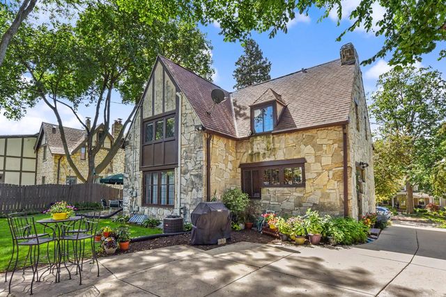 7440 Oakhill AVENUE, Wauwatosa, WI 53213