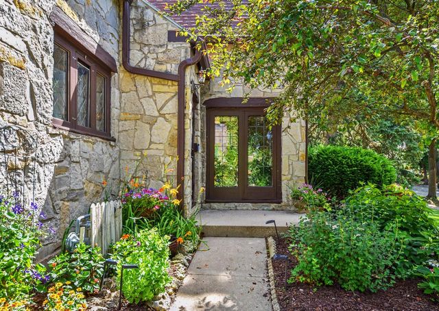 7440 Oakhill AVENUE, Wauwatosa, WI 53213