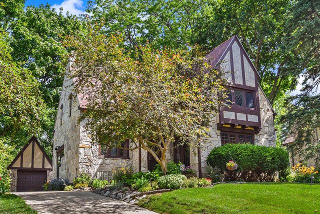 7440 Oakhill AVENUE, Wauwatosa, WI 53213