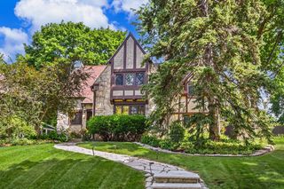 7440 Oakhill AVENUE, Wauwatosa, WI 53213