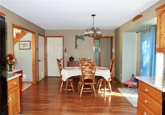 945 E Cottage Creek Drive, Gardner, KS 66030