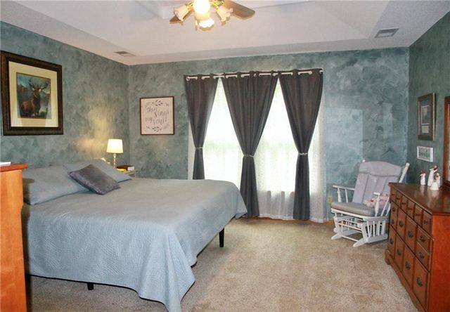945 E Cottage Creek Drive, Gardner, KS 66030