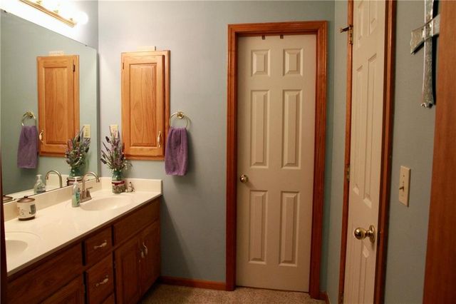 945 E Cottage Creek Drive, Gardner, KS 66030