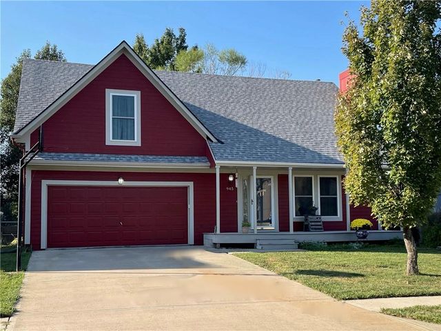 945 E Cottage Creek Drive, Gardner, KS 66030