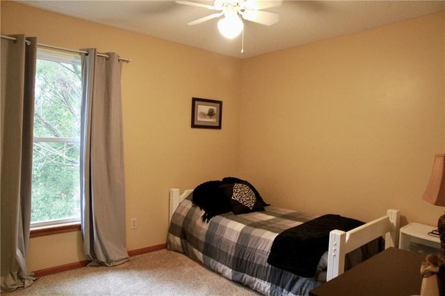 945 E Cottage Creek Drive, Gardner, KS 66030